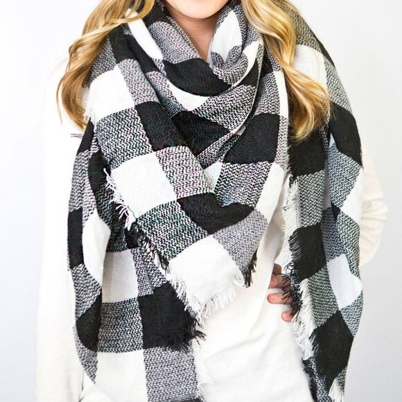 Checker Print Black and White Blanket Scarf - Picture 6 of 11